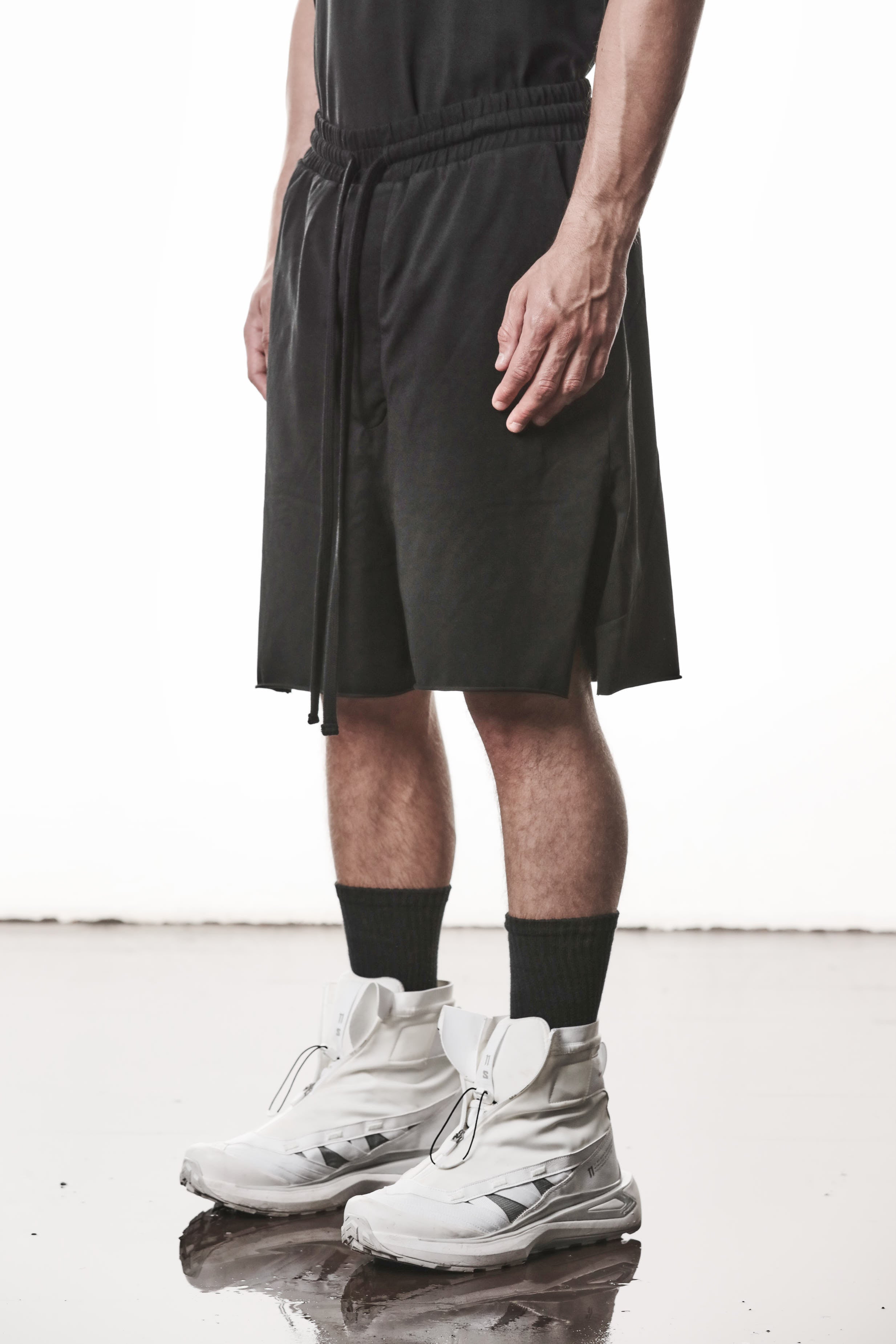 thom krom パンツ　スリムストレッチ　julius devoa thom/krom M ST 513 Shorts - Black - Due West